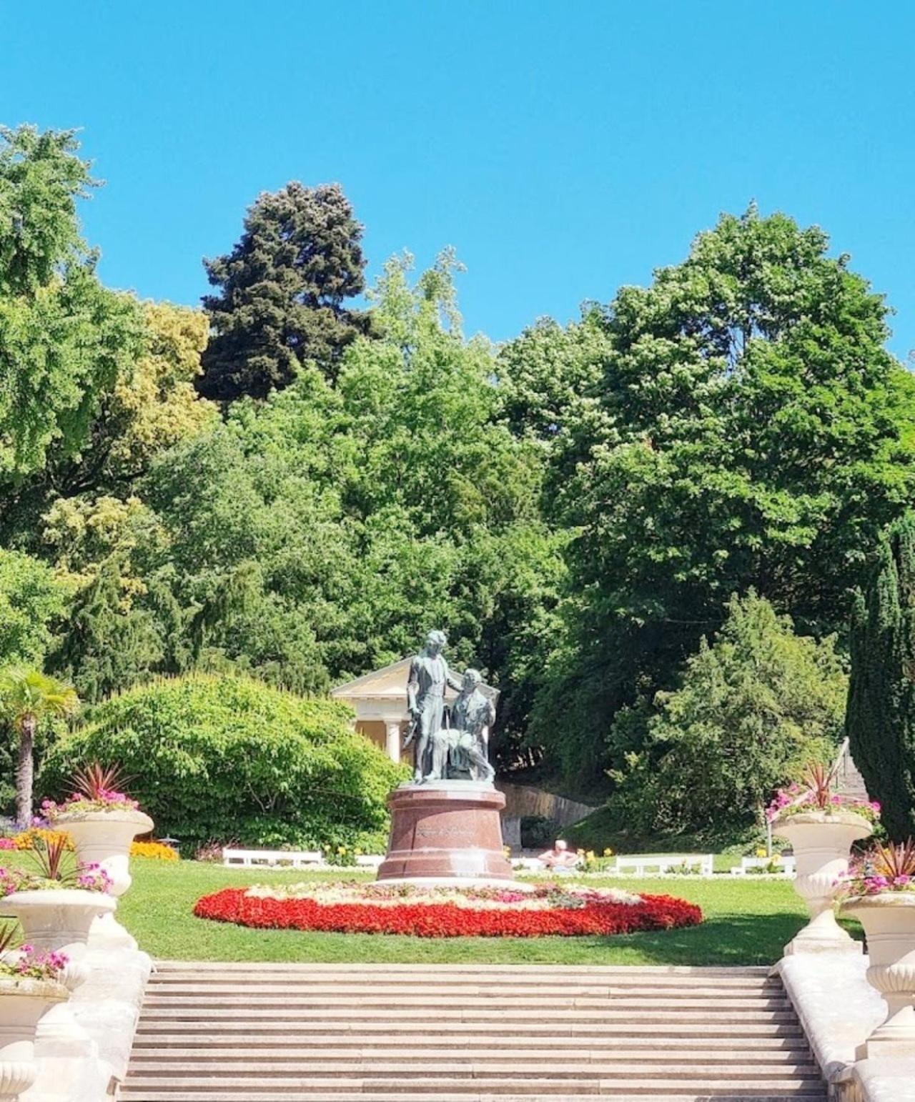 Landhaus am Kurpark Baden Bagian luar foto
