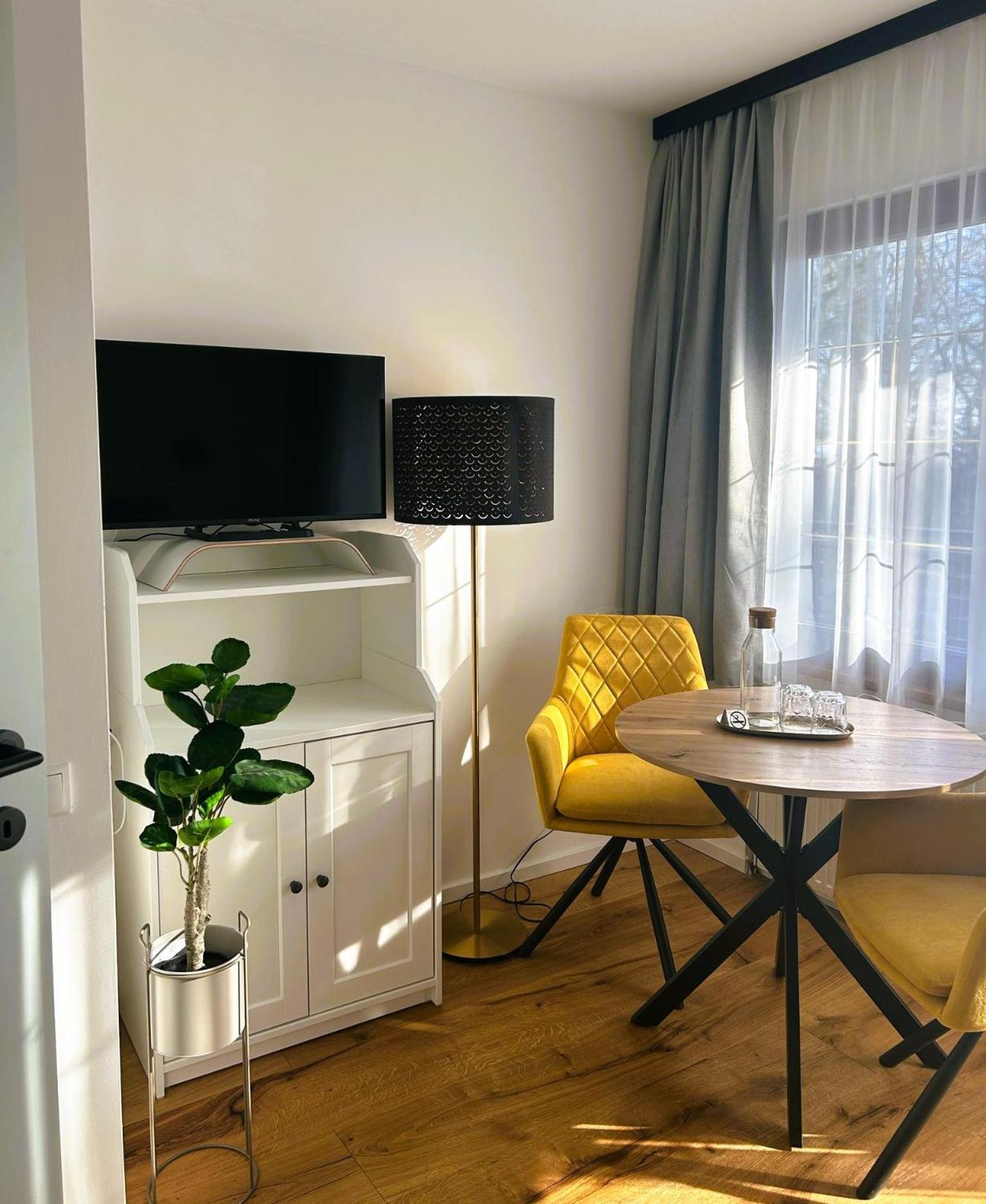 Landhaus am Kurpark Baden Bagian luar foto